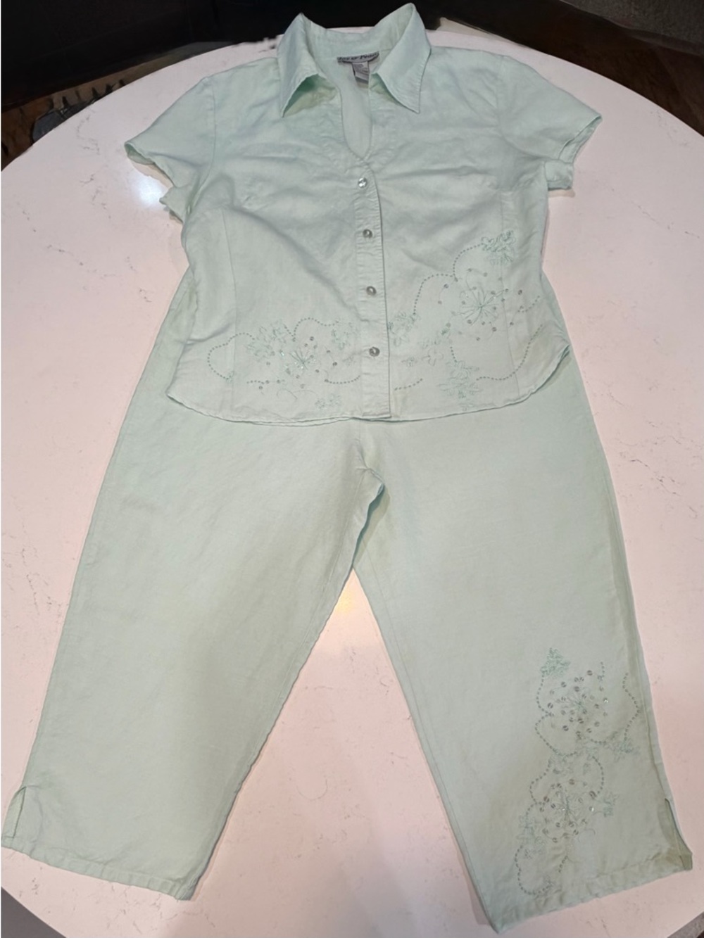 Light Mint Embroidered Capri Set - Unknown Brand